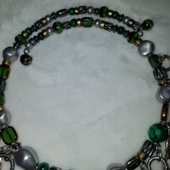 Free with $20 purchase 19" Green silver beaded necklace - Picture 5 of 5